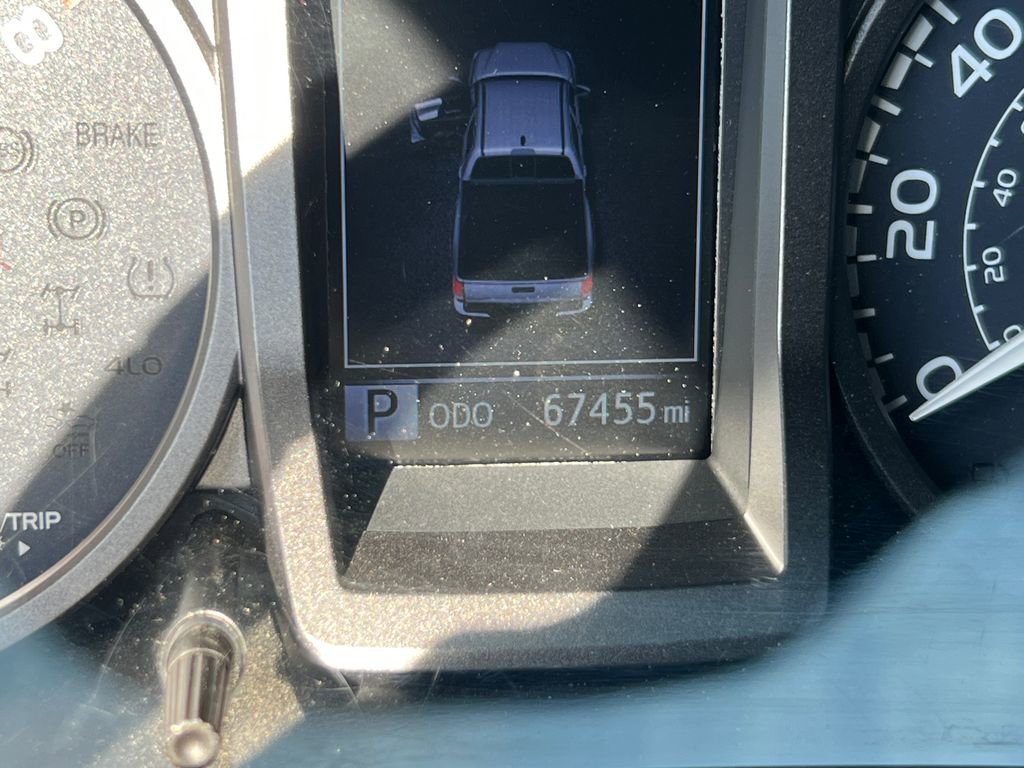 Used 2016 Toyota Tacoma TRD Sport image 25