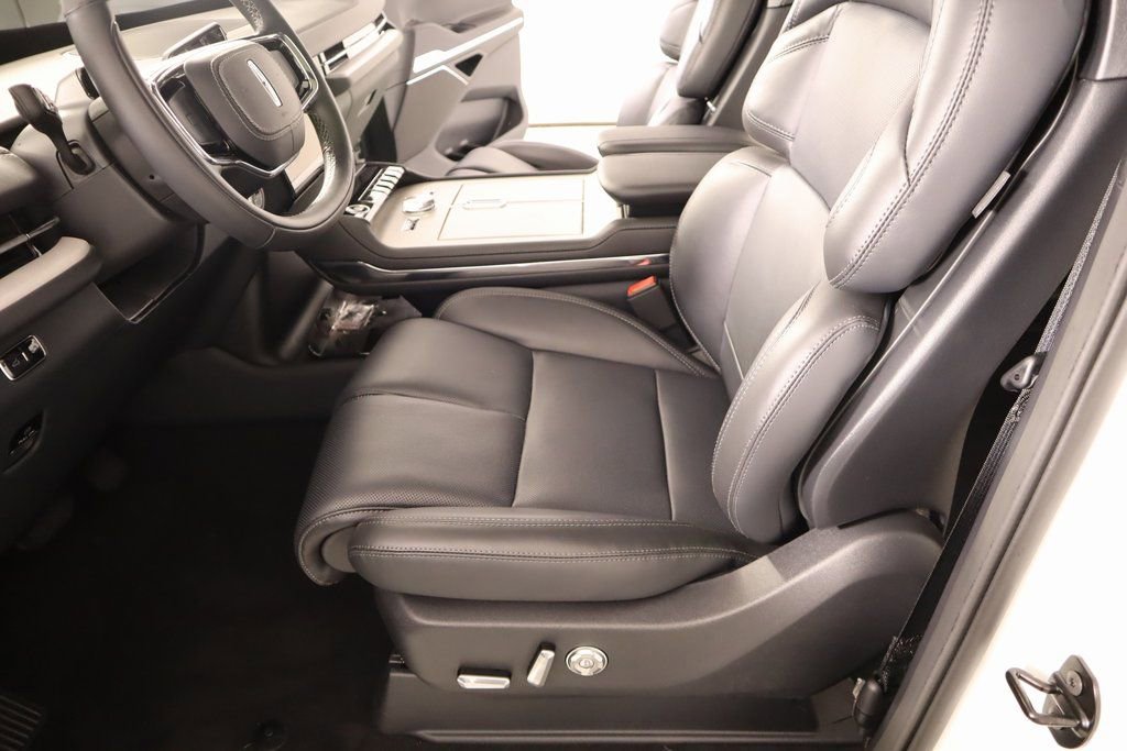 New 2025 Lincoln Navigator Reserve w/ Jet Appearance Package image 11