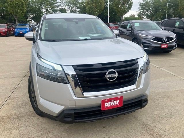 Used 2024 Nissan Pathfinder SV AWD/4WD image 2