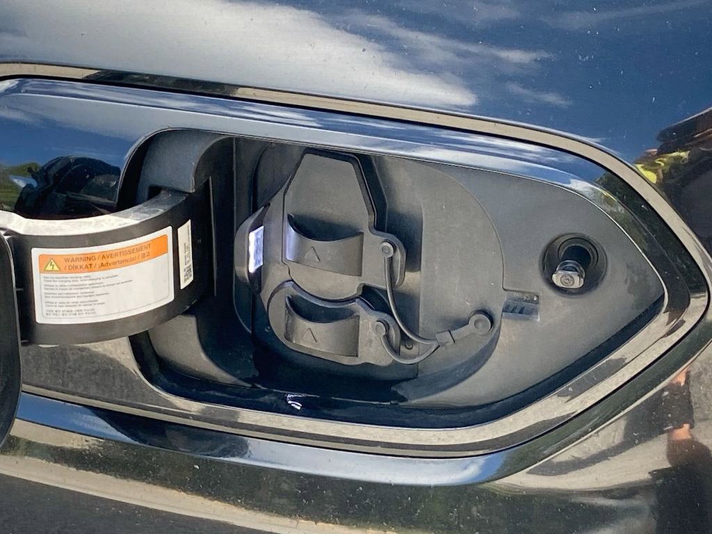 Used 2021 Kia Niro EX Premium w/ Cold Weather Package image 21