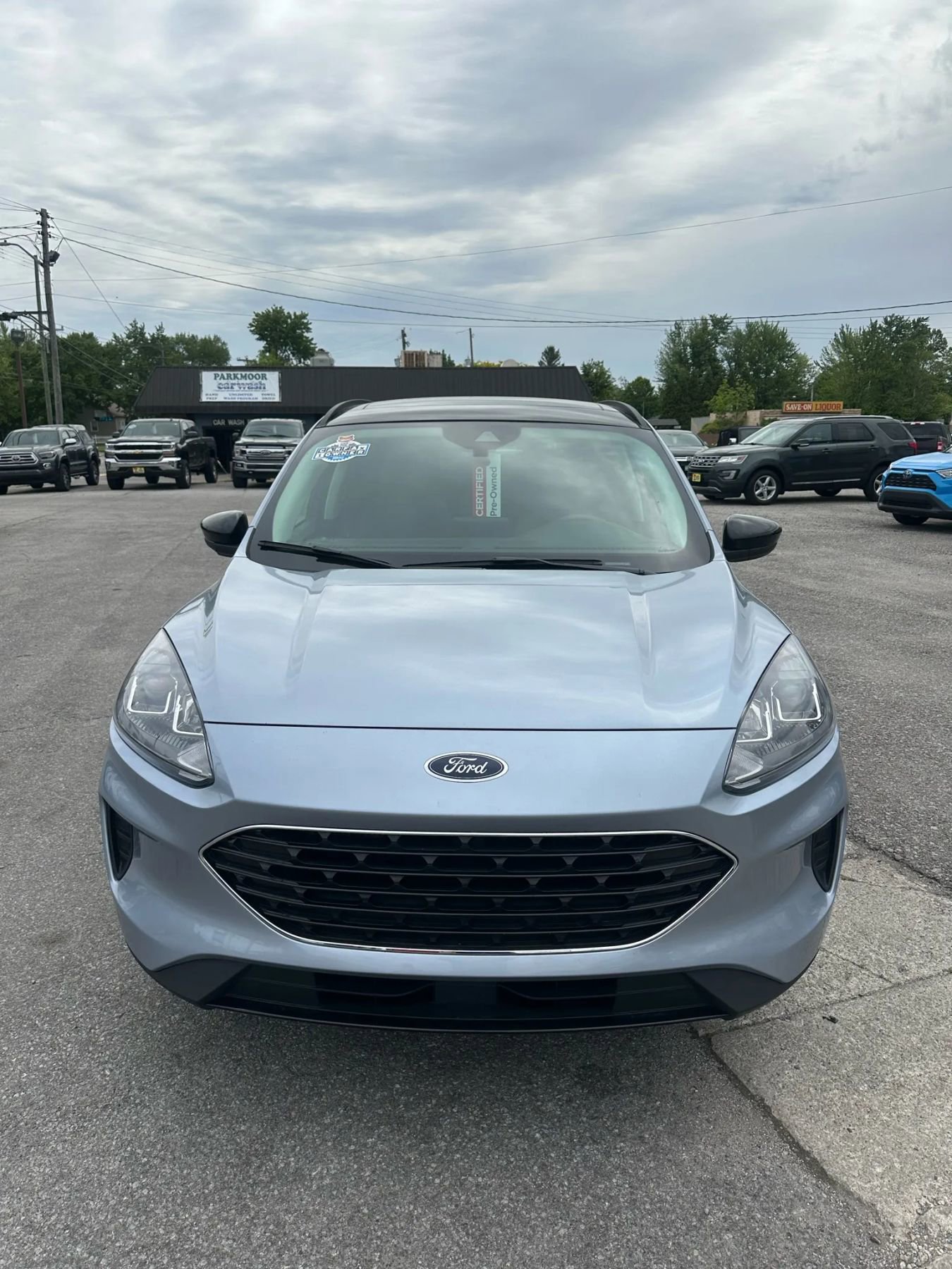 Used 2022 Ford Escape SE w/ SE Sport Appearance Package image 2