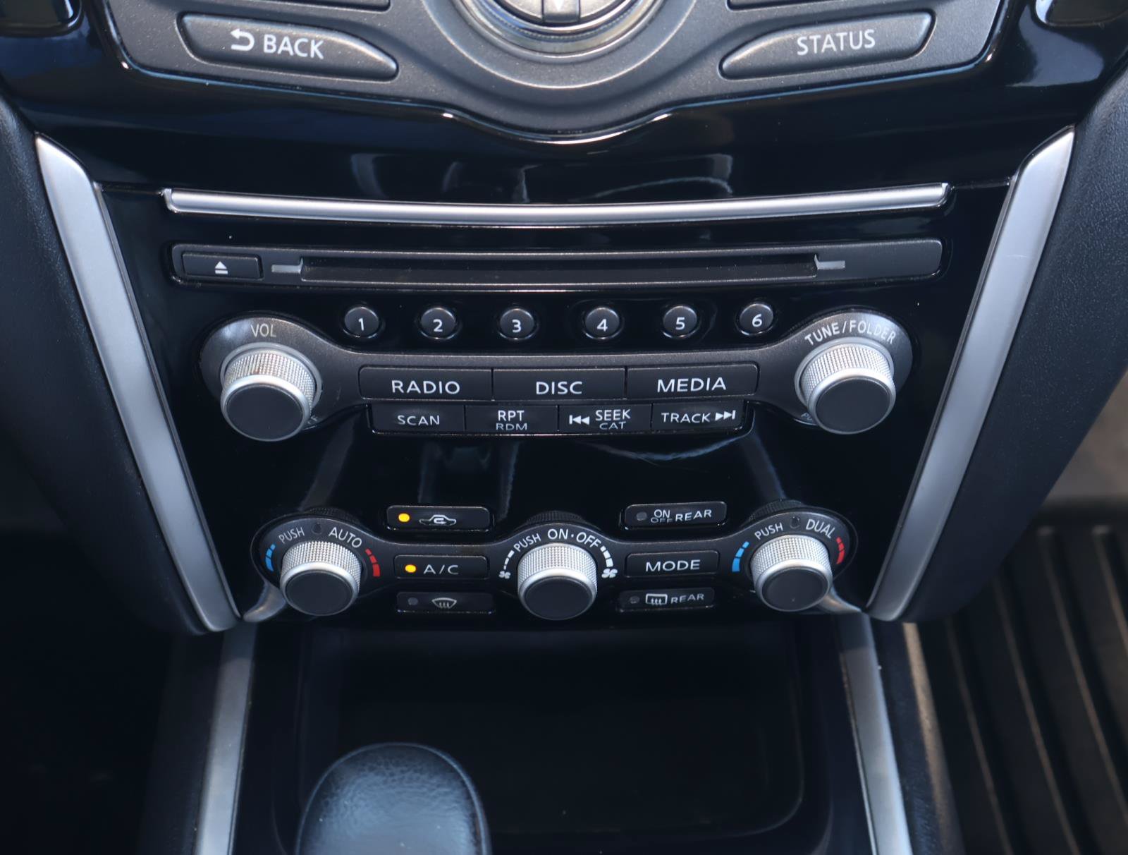 Used 2018 Nissan Pathfinder SV AWD/4WD image 23