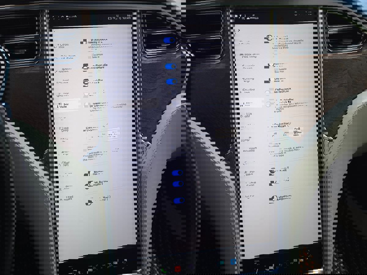 Used 2018 Tesla Model S 100D image 36