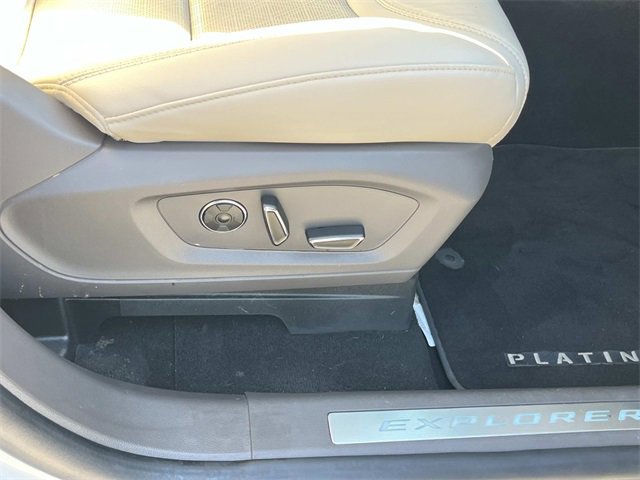 Used 2020 Ford Explorer Platinum w/ Premium Technology Package image 27