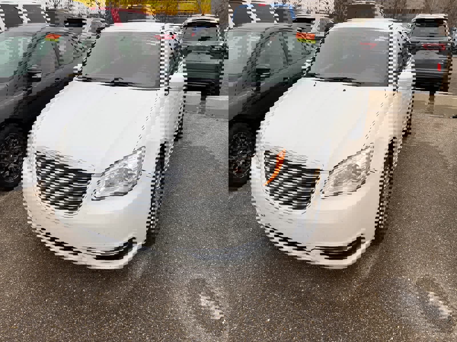 Used 2013 Chrysler 200 Touring image 3