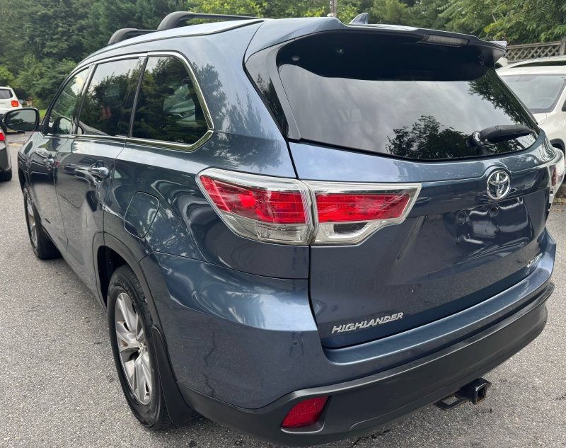 Used 2015 Toyota Highlander XLE AWD/4WD image 4