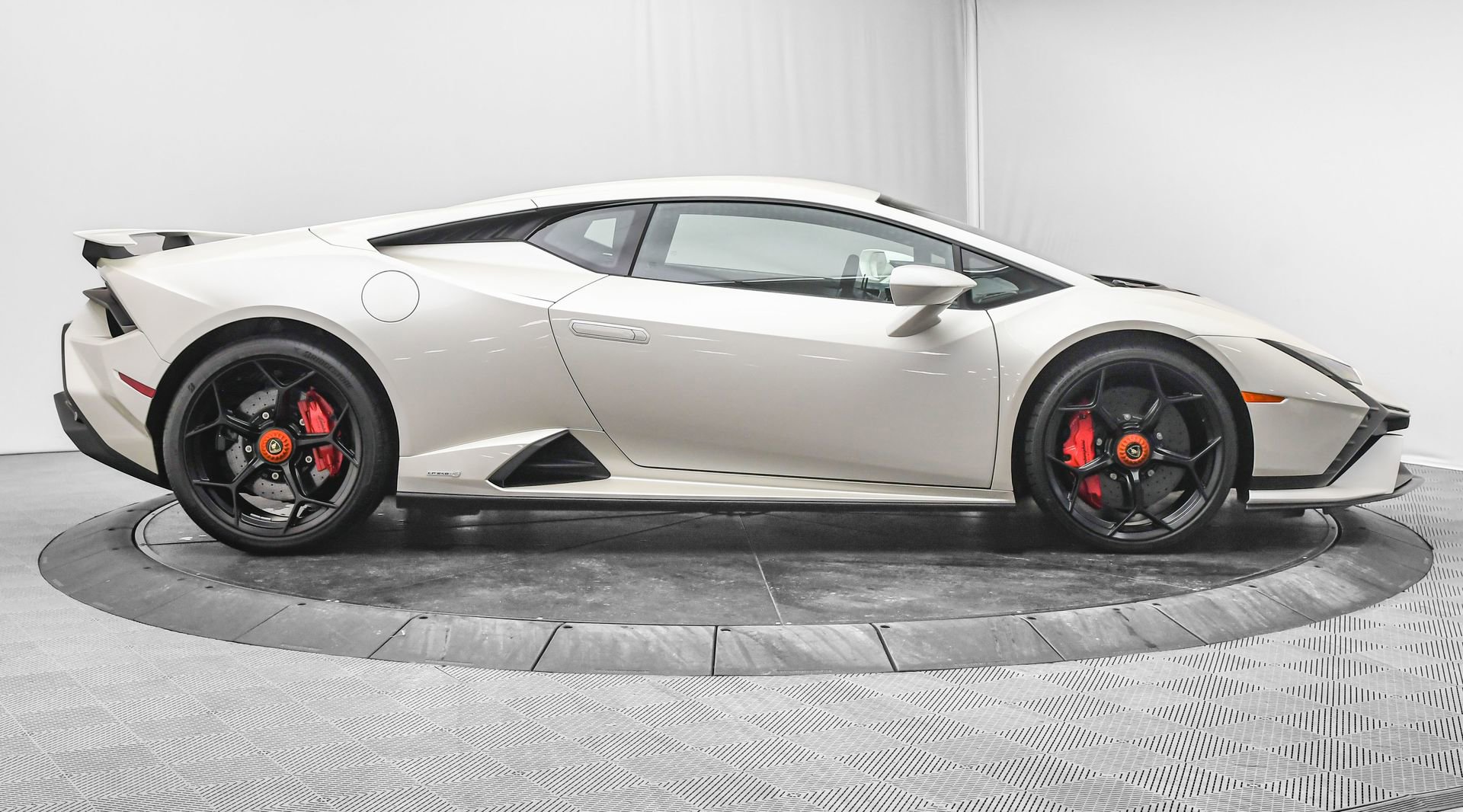 Used 2023 Lamborghini Huracan Tecnica image 8
