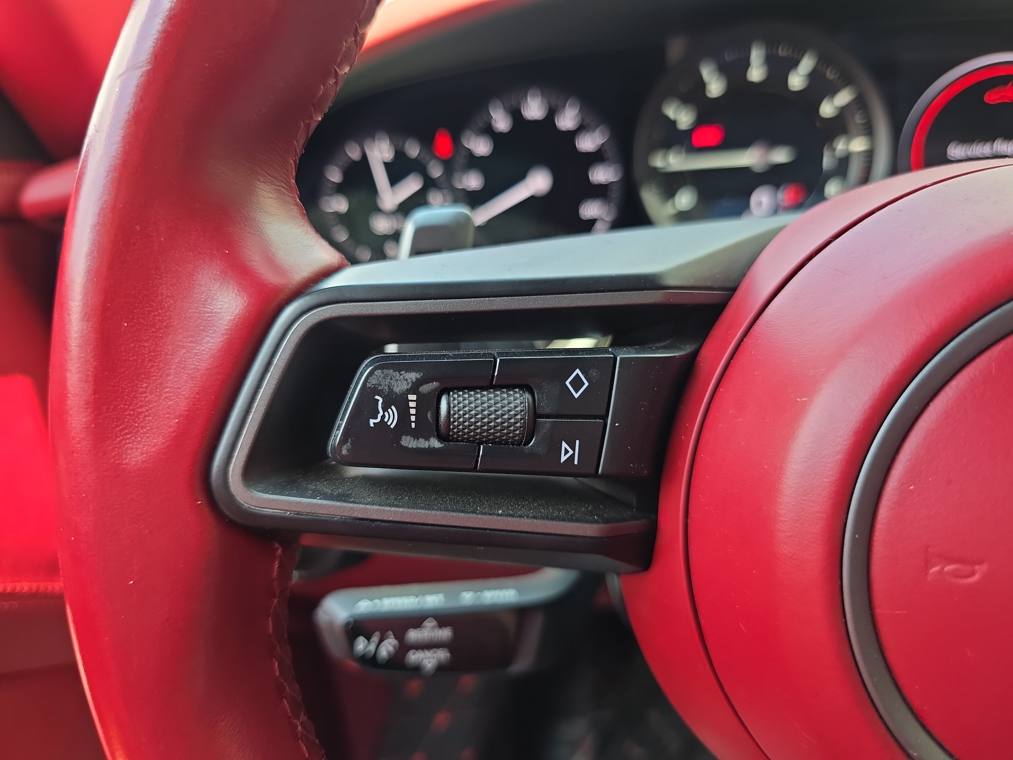 Certified 2024 Porsche 911 Targa 4 AWD/4WD image 19