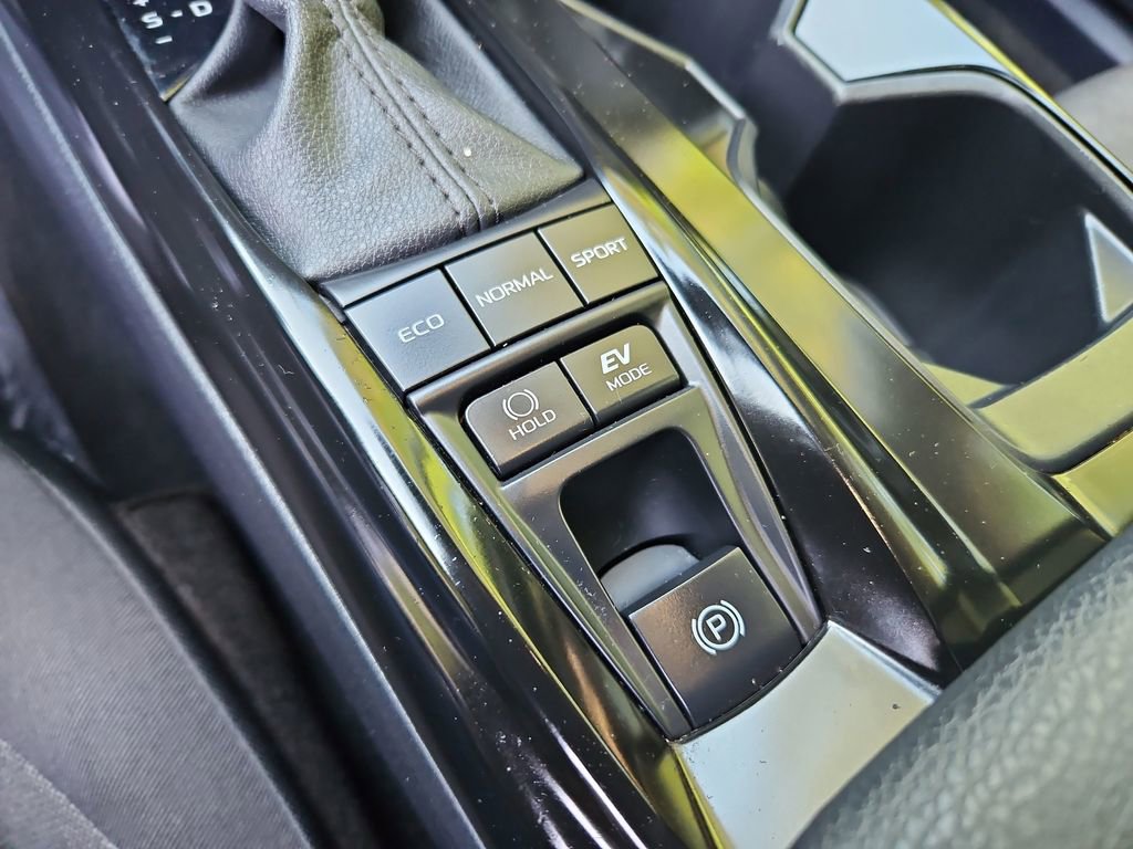 Used 2025 Toyota Camry LE FWD image 21