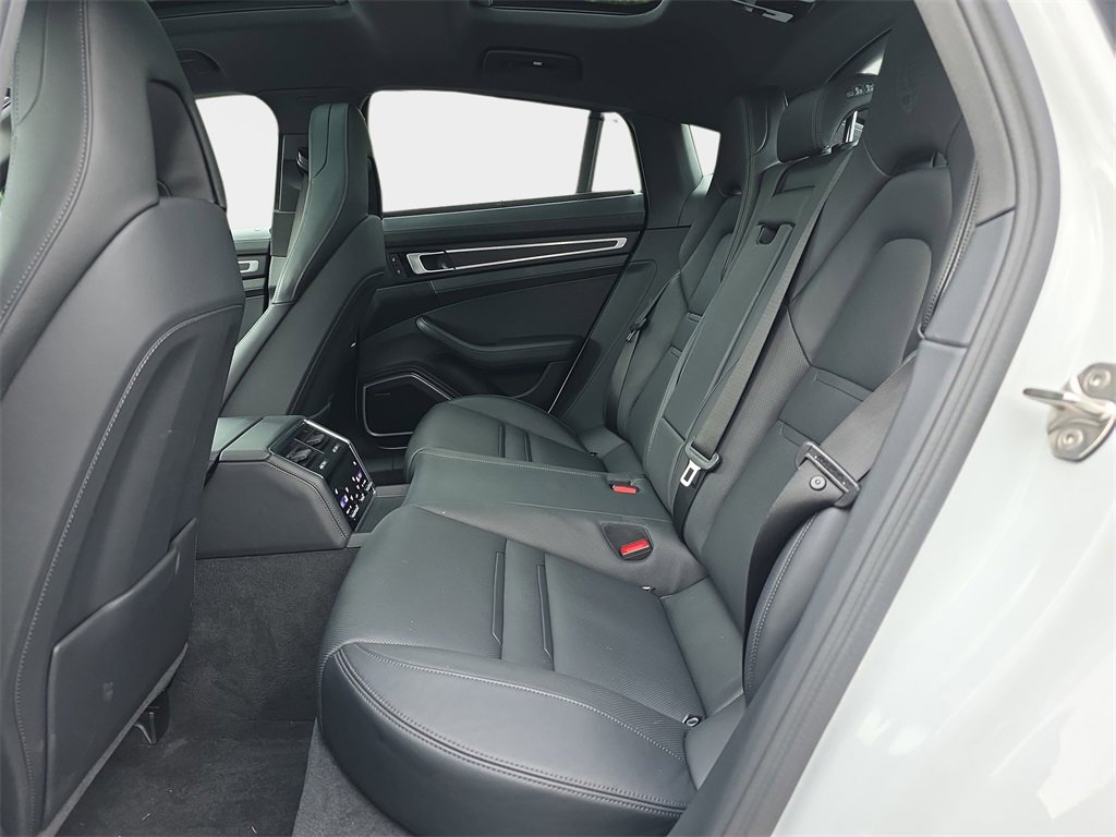 Used 2023 Porsche Panamera 4 Platinum Edition image 17