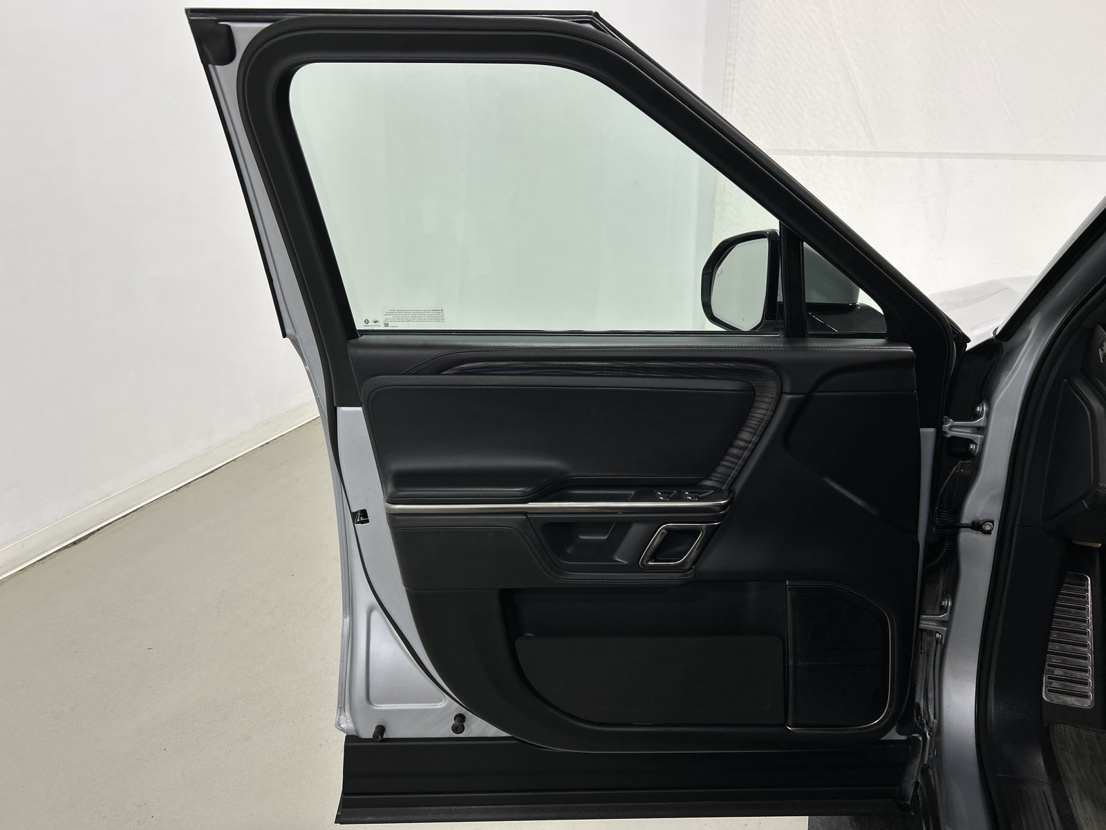 Used 2022 Rivian R1T Adventure AWD/4WD image 16