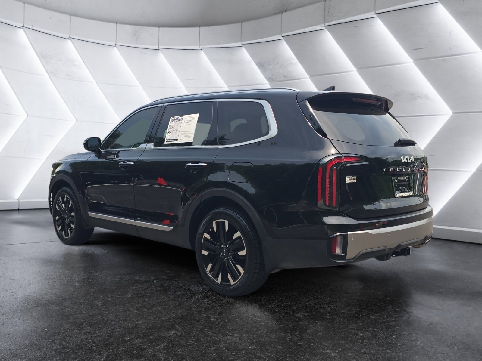 Used 2024 Kia Telluride SX Prestige w/ Towing Package AWD/4WD image 3
