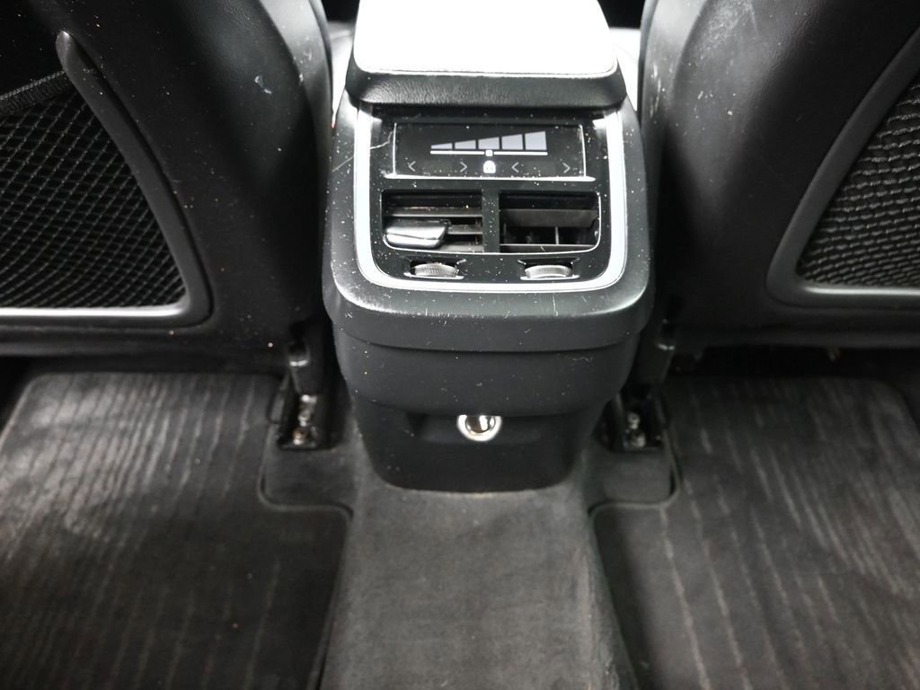 Used 2019 Volvo XC90 T5 Momentum image 11