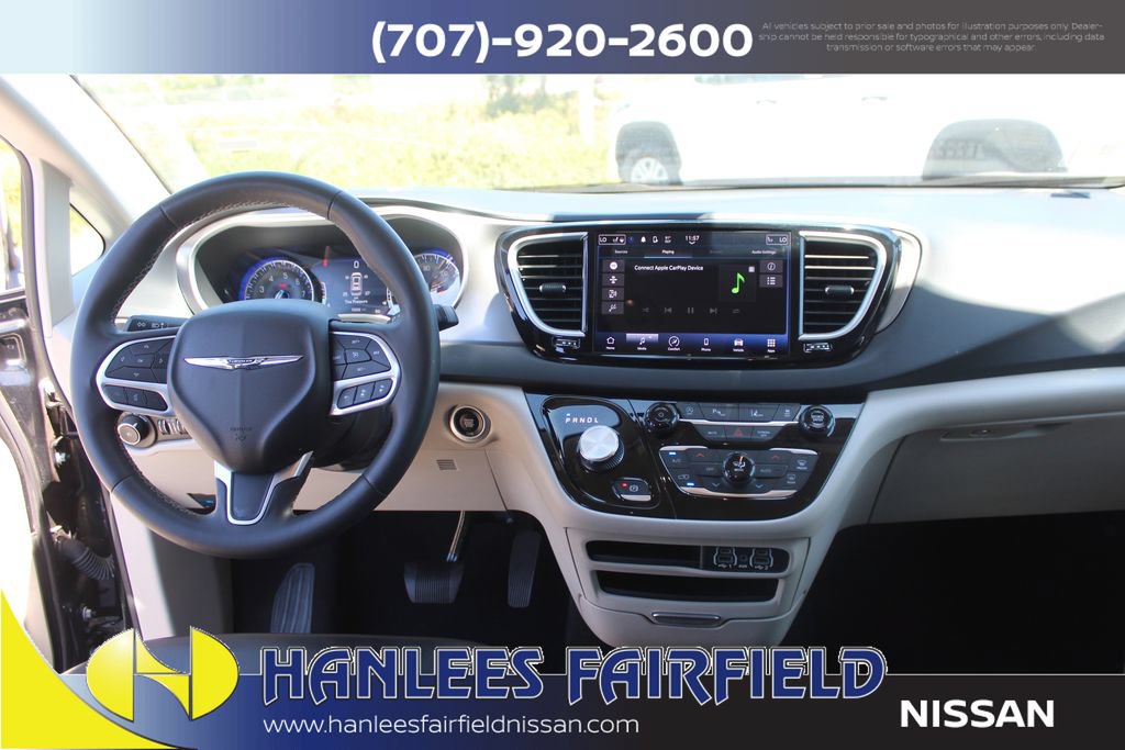 Used 2023 Chrysler Pacifica Touring-L FWD image 19
