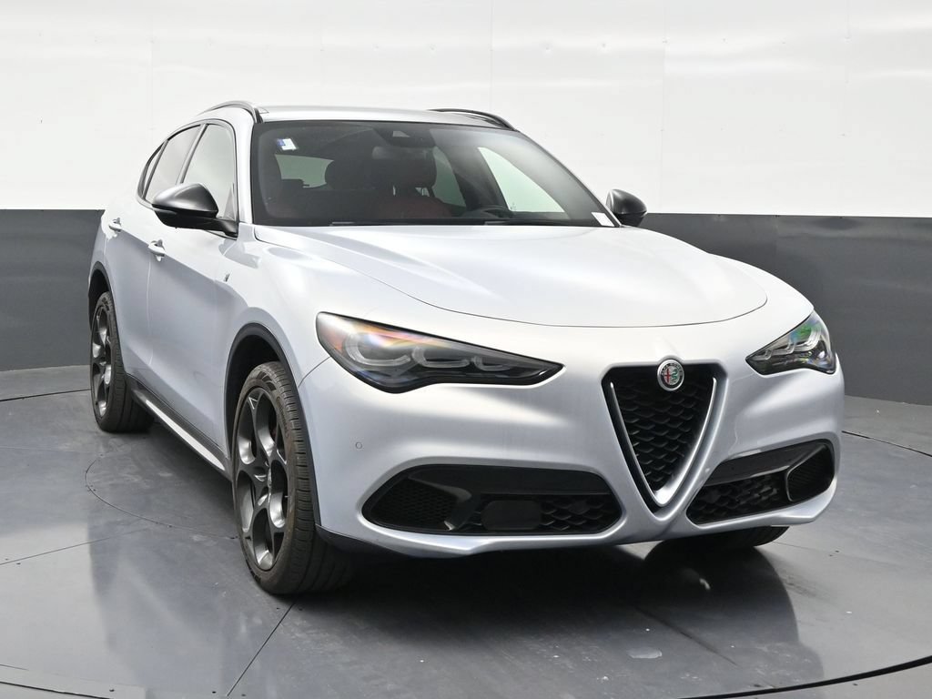 Used 2024 Alfa Romeo Stelvio Ti w/ Performance Driving Package AWD/4WD image 7