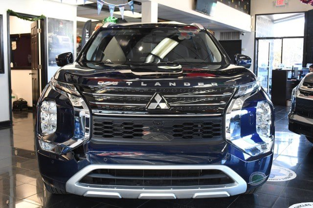 Used 2024 Mitsubishi Outlander GT AWD/4WD image 2