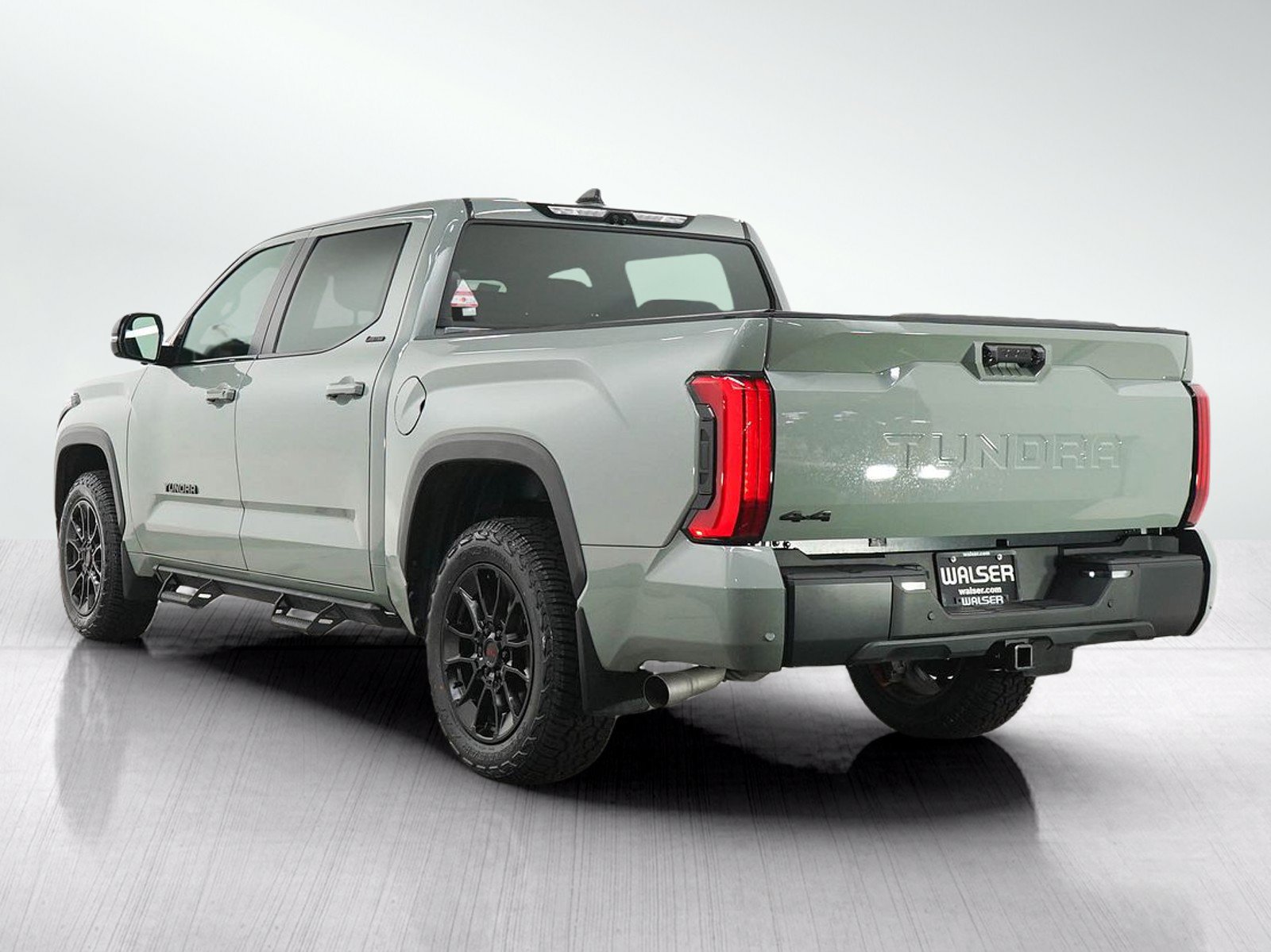 Used 2025 Toyota Tundra Limited AWD/4WD image 3