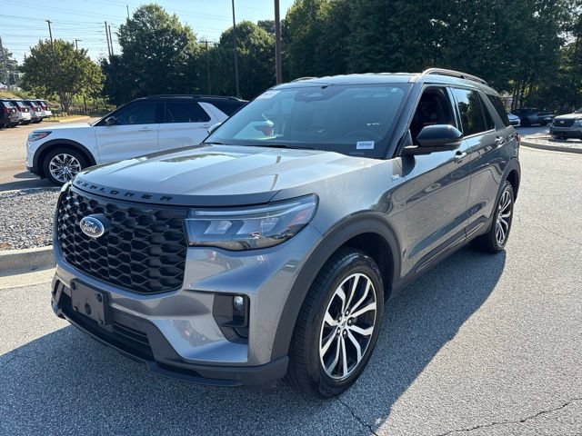 Certified 2025 Ford Explorer ST-Line AWD/4WD image 4