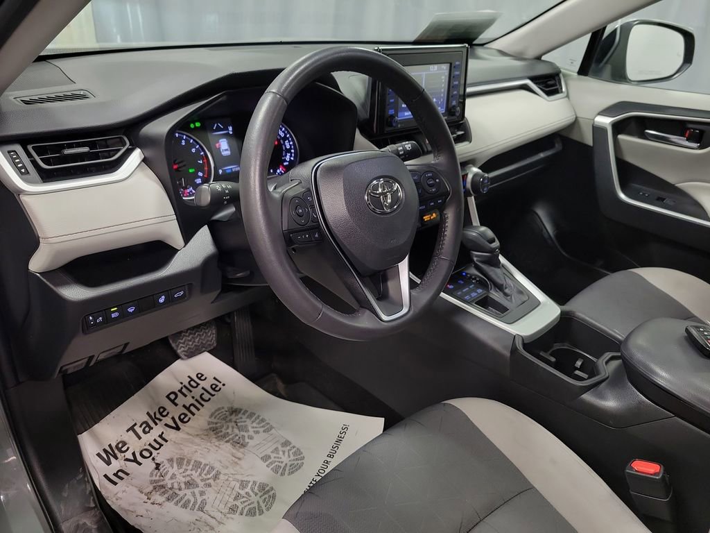 Used 2022 Toyota RAV4 XLE w/ Convenience Package image 13