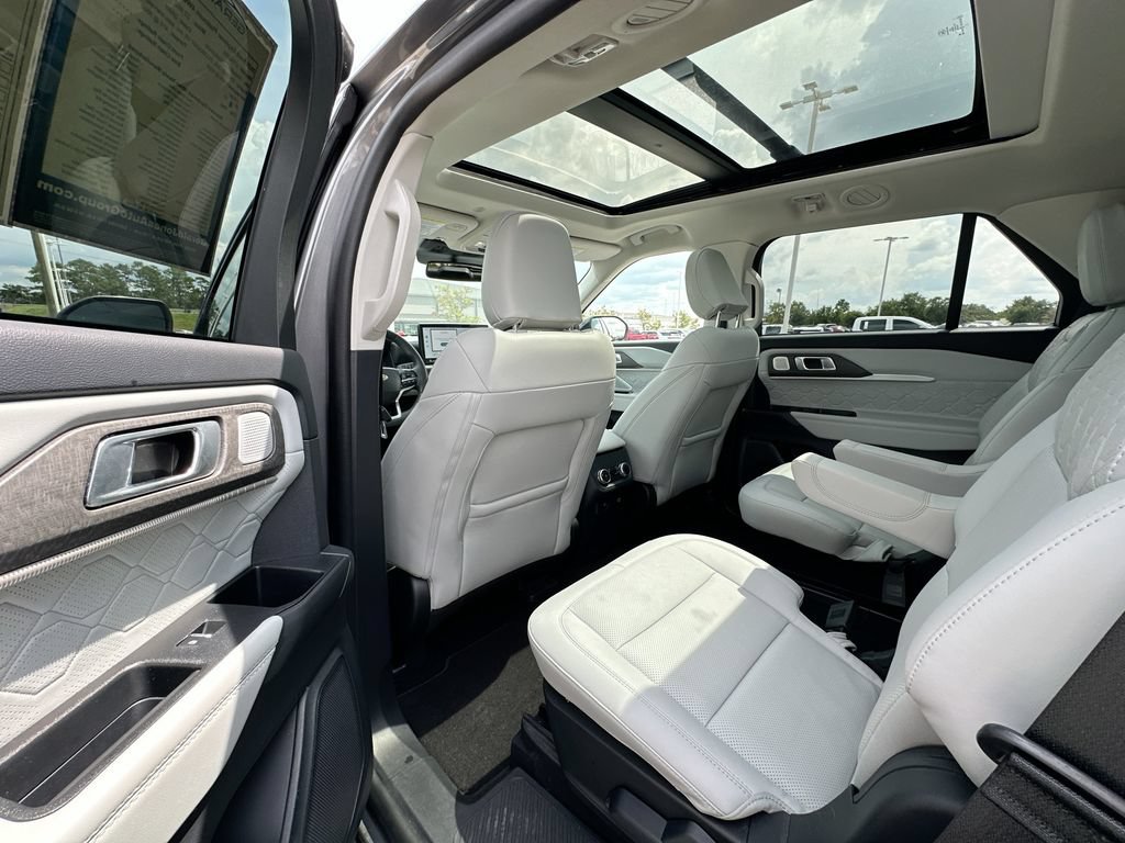 Used 2025 Ford Explorer Platinum w/ Ultimate Package AWD/4WD image 17