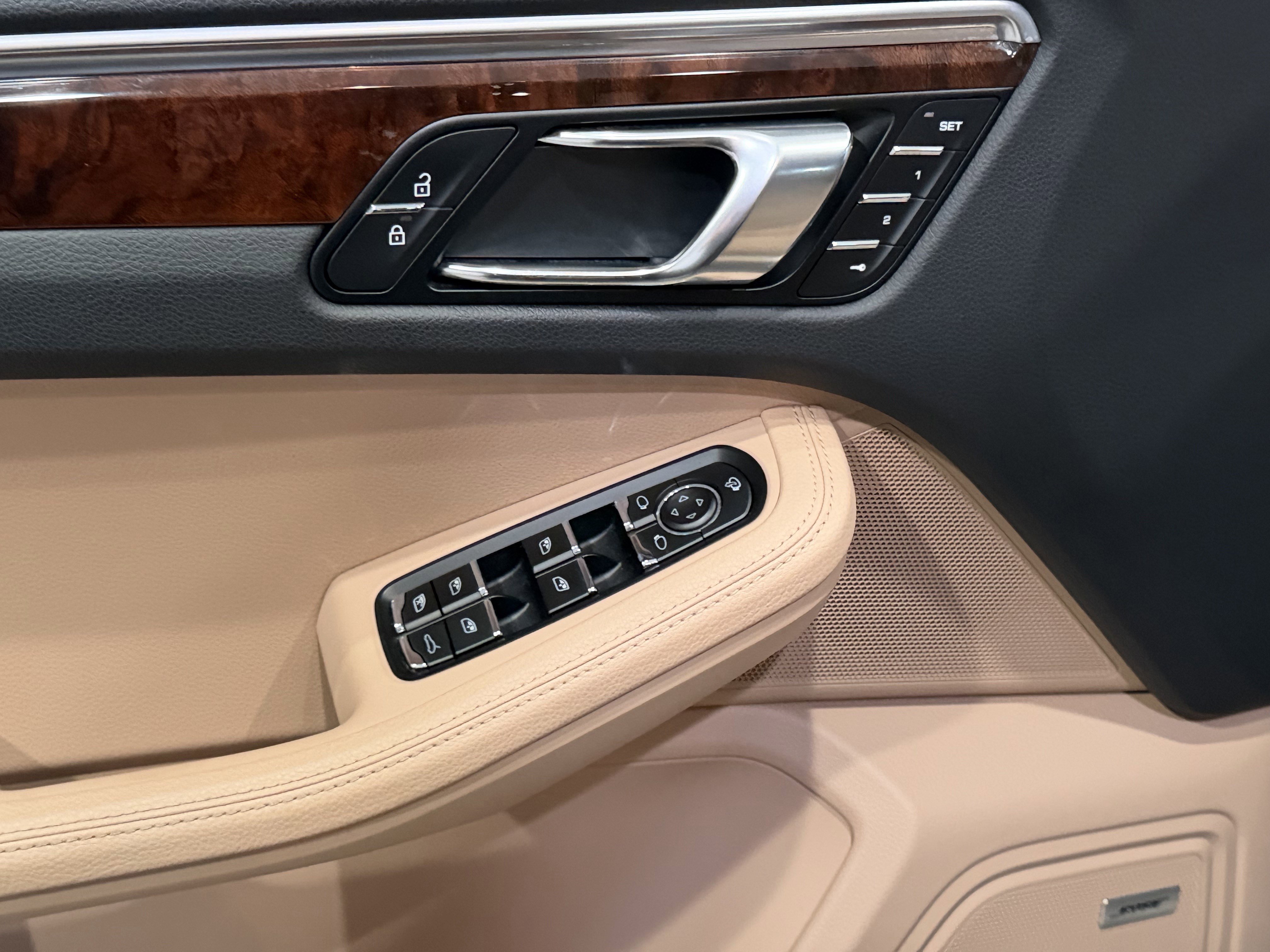 Used 2024 Porsche Macan S AWD/4WD image 12