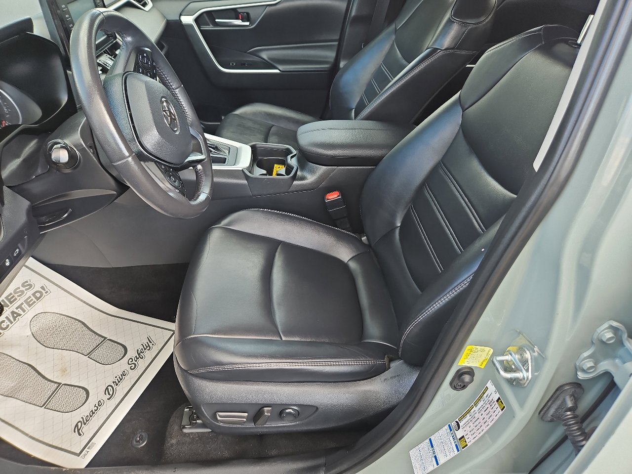 Used 2019 Toyota RAV4 XLE Premium image 11