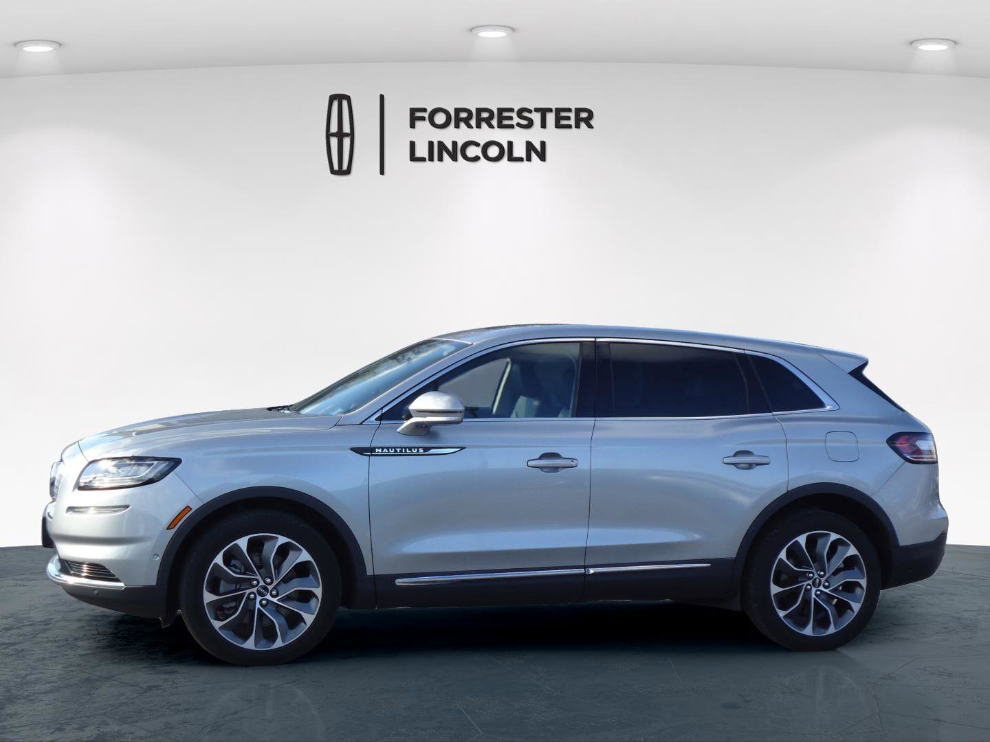 Used 2023 Lincoln Nautilus Reserve w/ Equipment Group 201A AWD/4WD image 6
