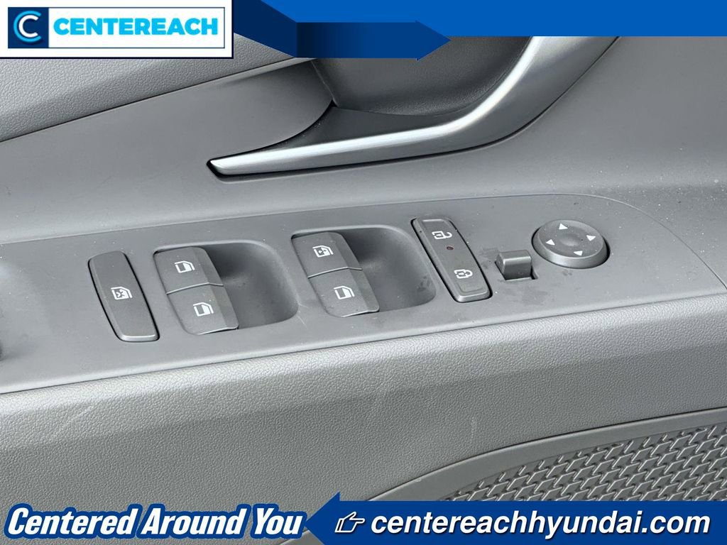 Used 2025 Hyundai Elantra Sport FWD image 15