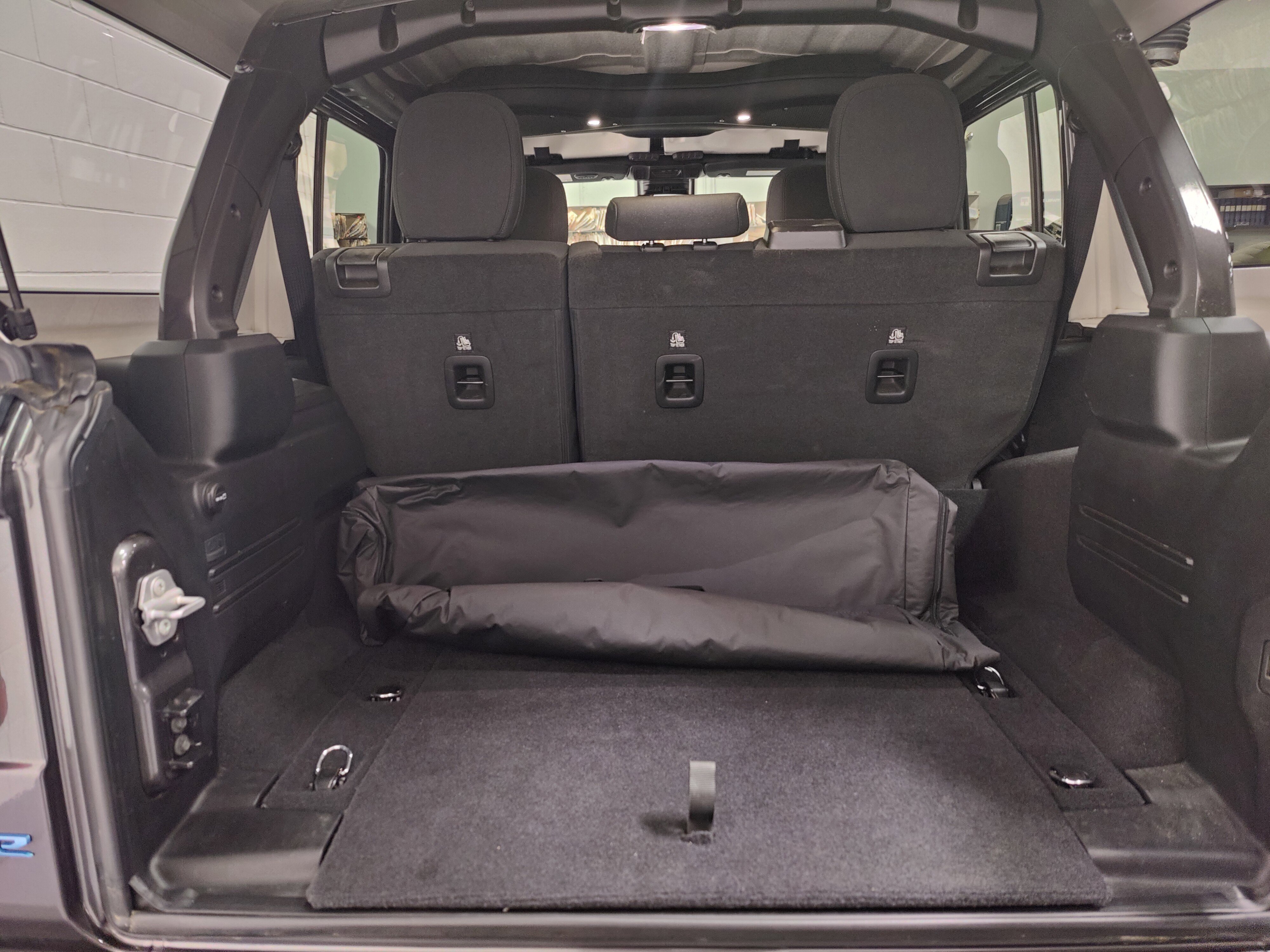 Used 2025 Jeep Wrangler Unlimited Rubicon 4xe w/ Convenience Group image 12