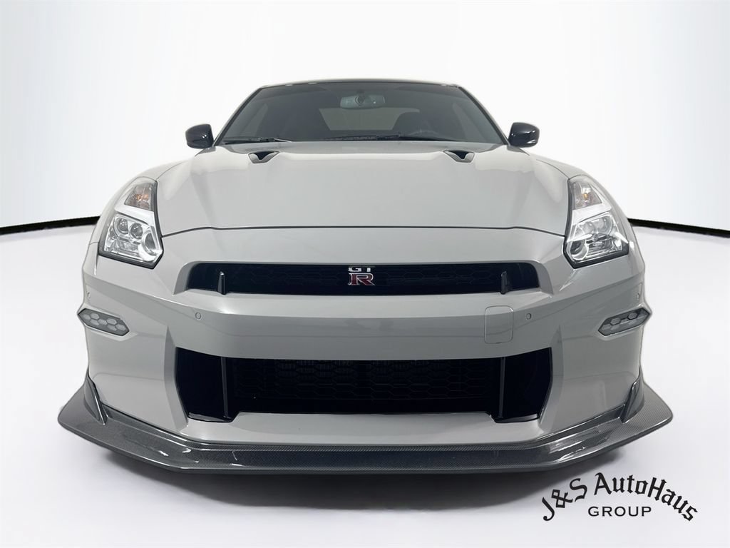 Used 2024 Nissan GT-R Premium w/ Premium Interior Package AWD/4WD image 2