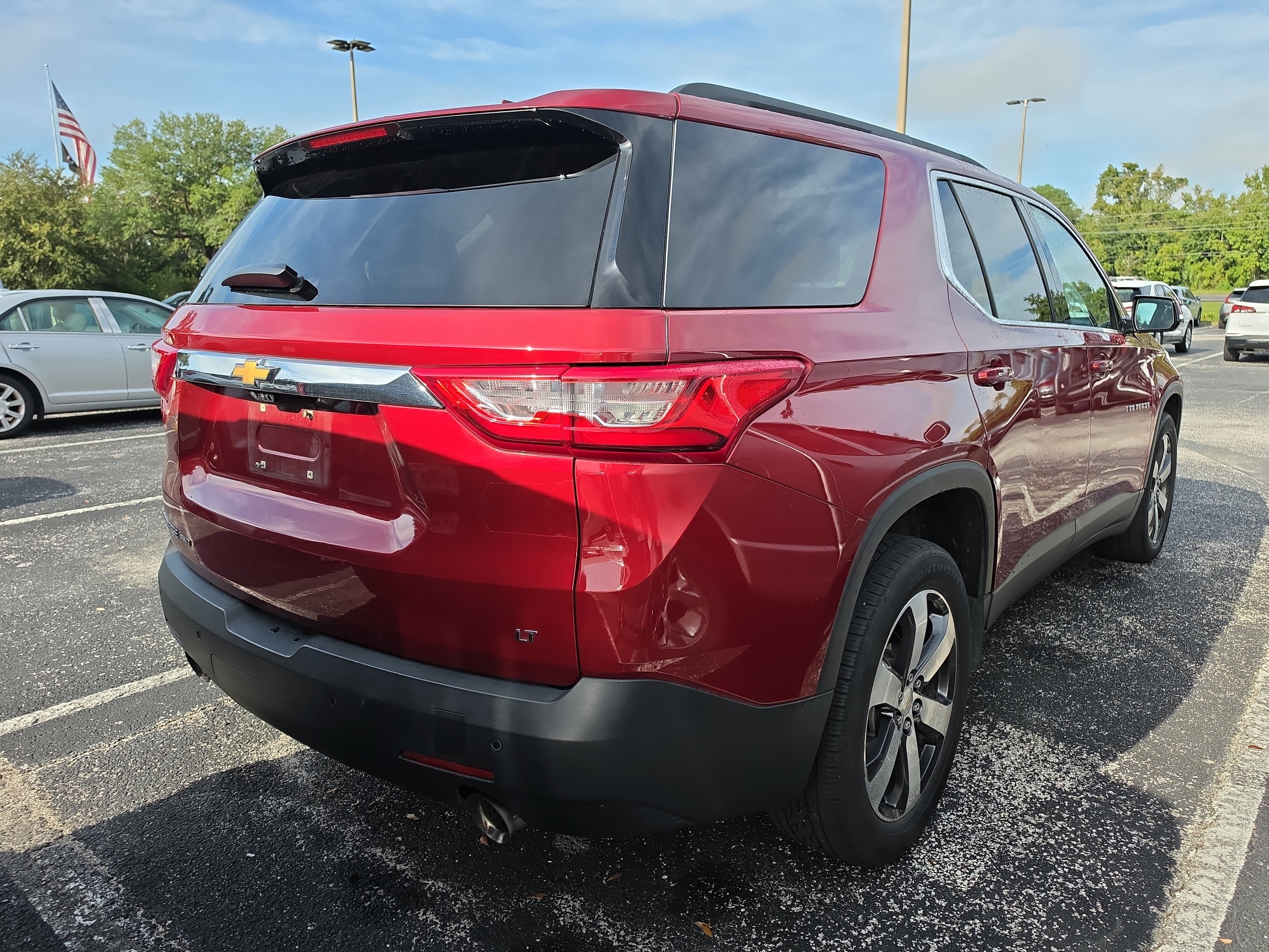 Used 2020 Chevrolet Traverse LT w/ LT Premium Package AWD/4WD image 3