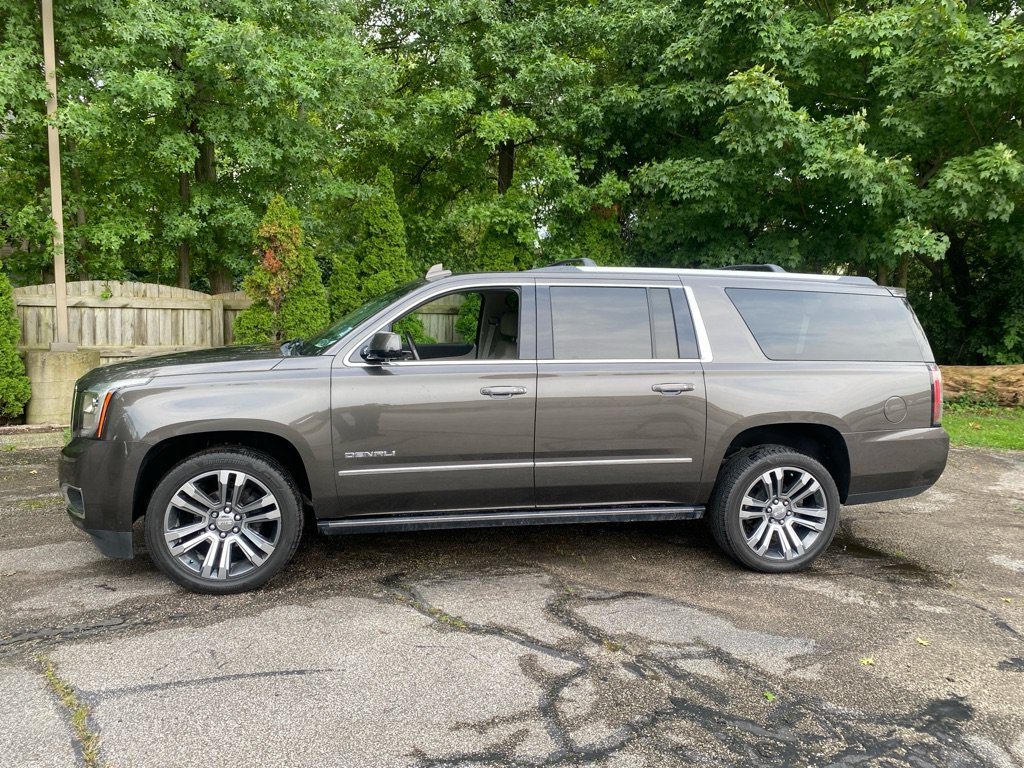Used 2019 GMC Yukon XL Denali w/ Denali Ultimate Package AWD/4WD image 2