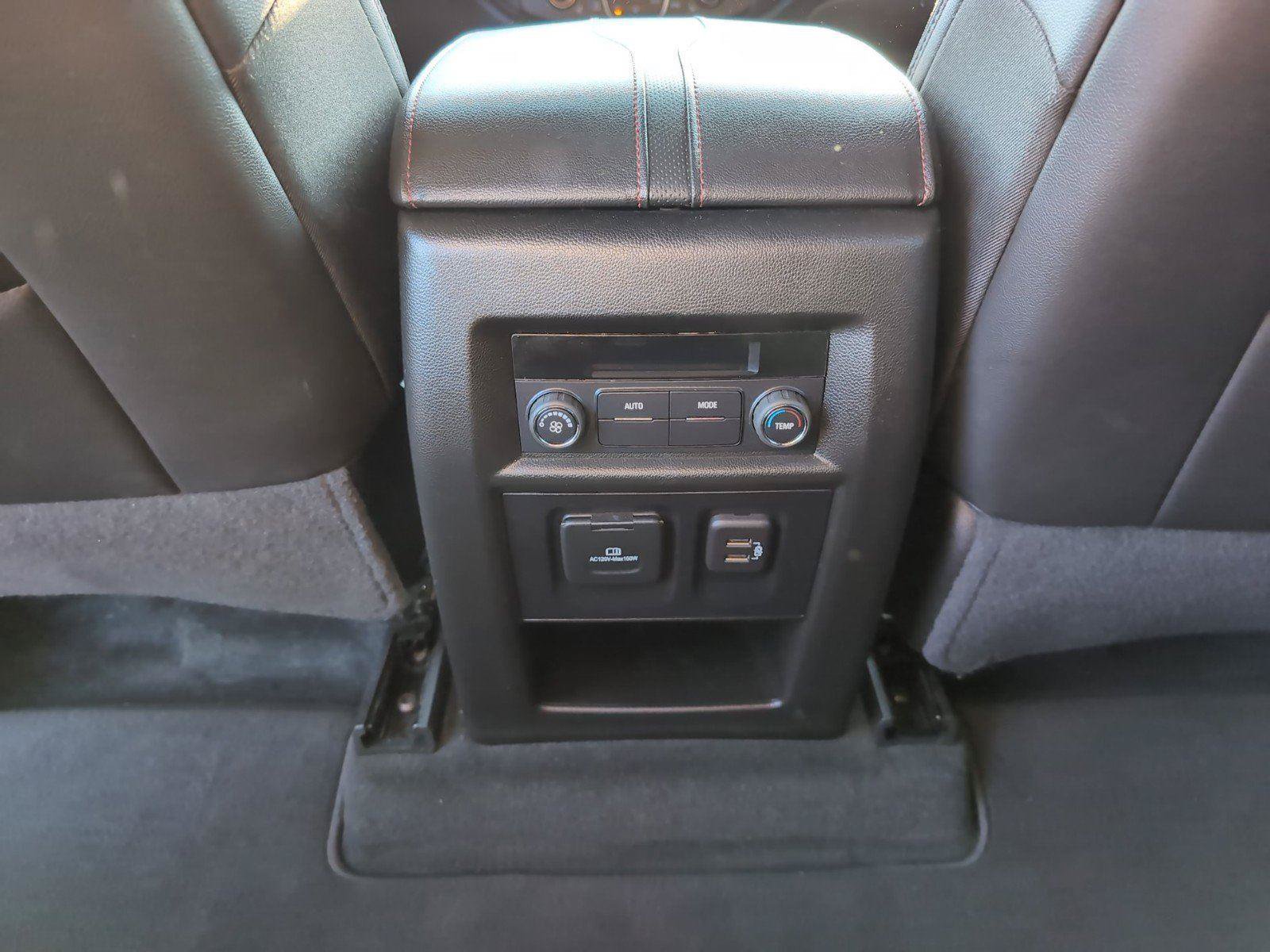Used 2023 Chevrolet Traverse RS FWD image 30