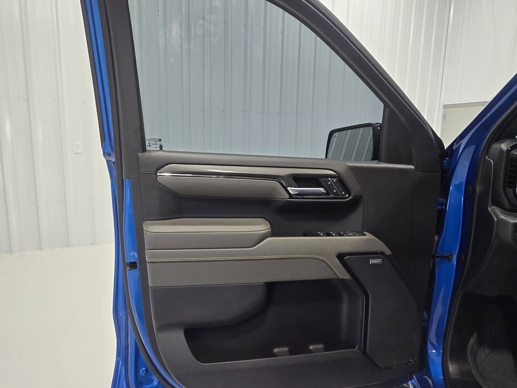 Used 2022 Chevrolet Silverado 1500 ZR2 w/ Technology Package image 12