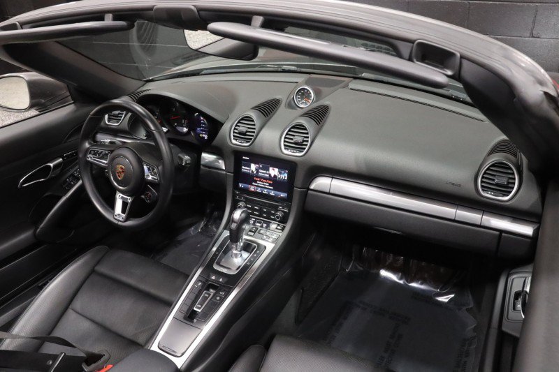 Used 2017 Porsche 718 Boxster RWD image 36