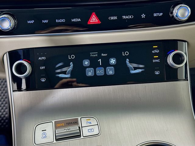 New 2026 Genesis GV70 2.5T Select image 14