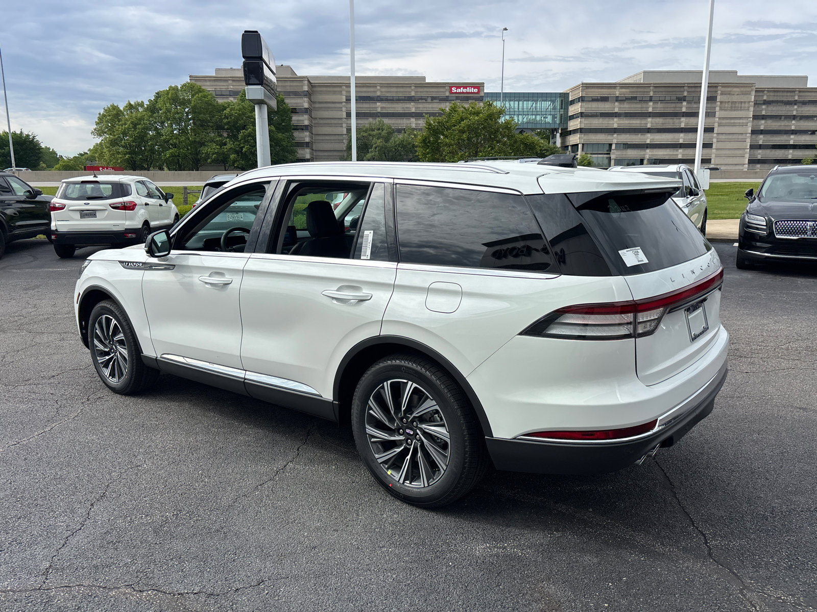New 2026 Lincoln Aviator AWD image 5