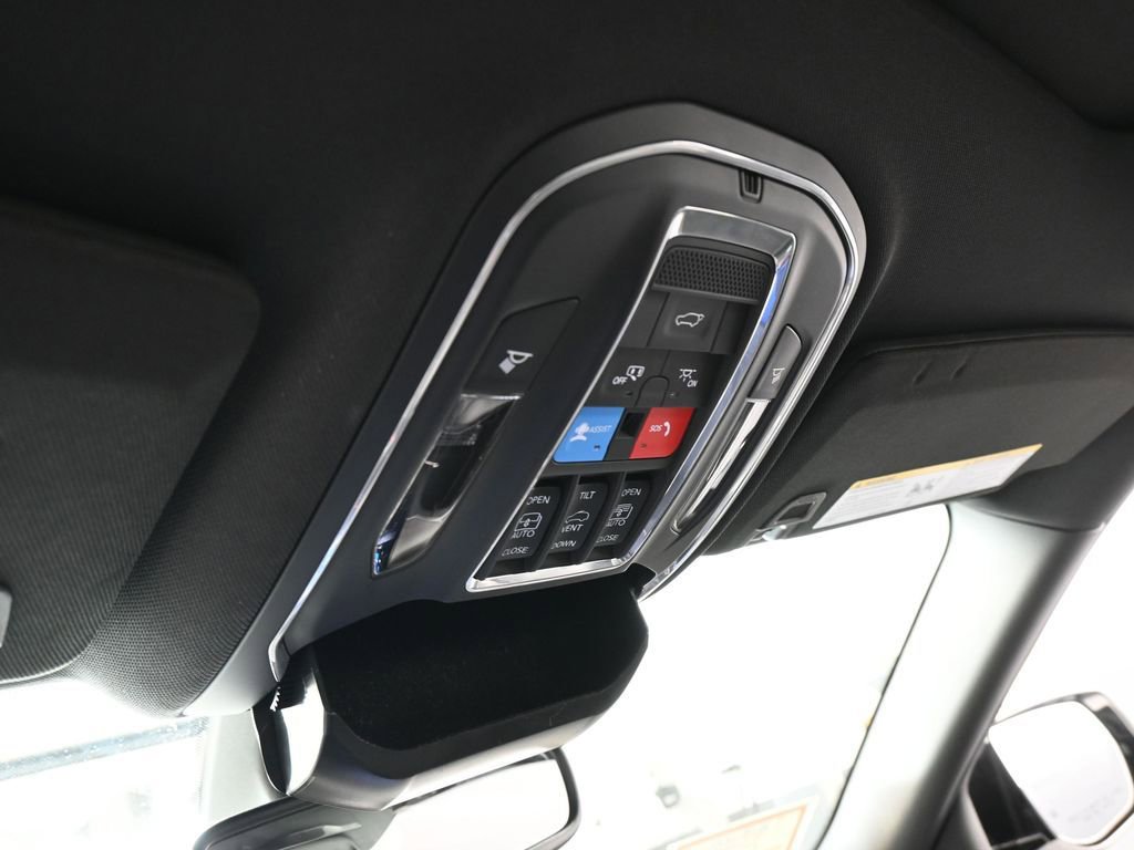 Used 2024 Jeep Grand Cherokee Limited RWD image 32