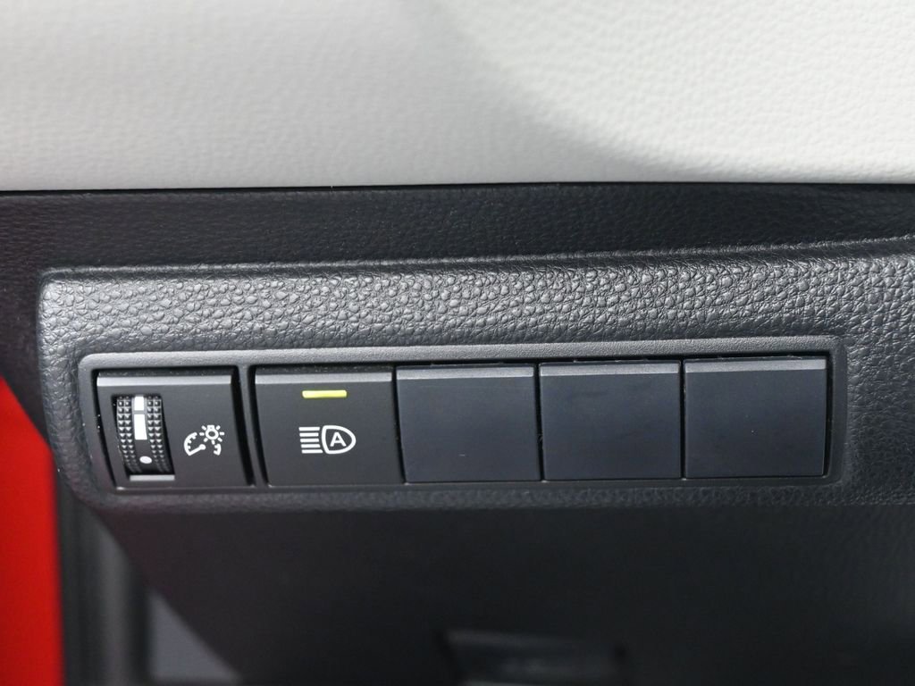 Used 2020 Toyota Corolla LE image 17