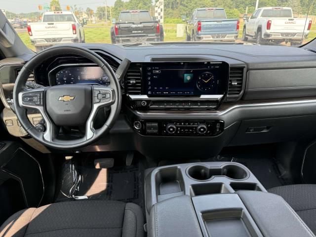 Used 2023 Chevrolet Silverado 1500 LT AWD/4WD image 15