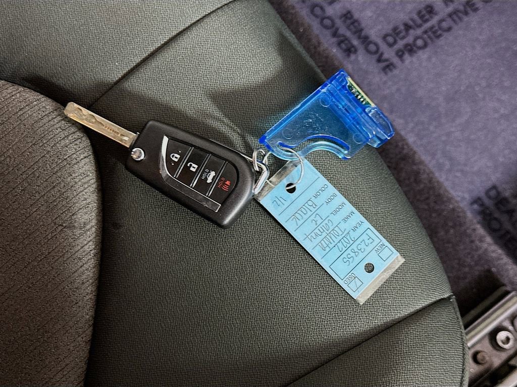 Used 2022 Toyota Camry LE image 34