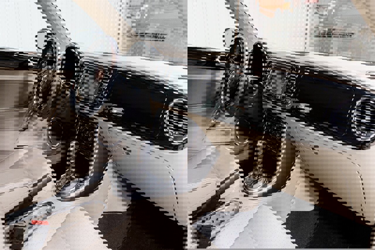 Used 2018 Volkswagen Beetle 2.0T SE image 19