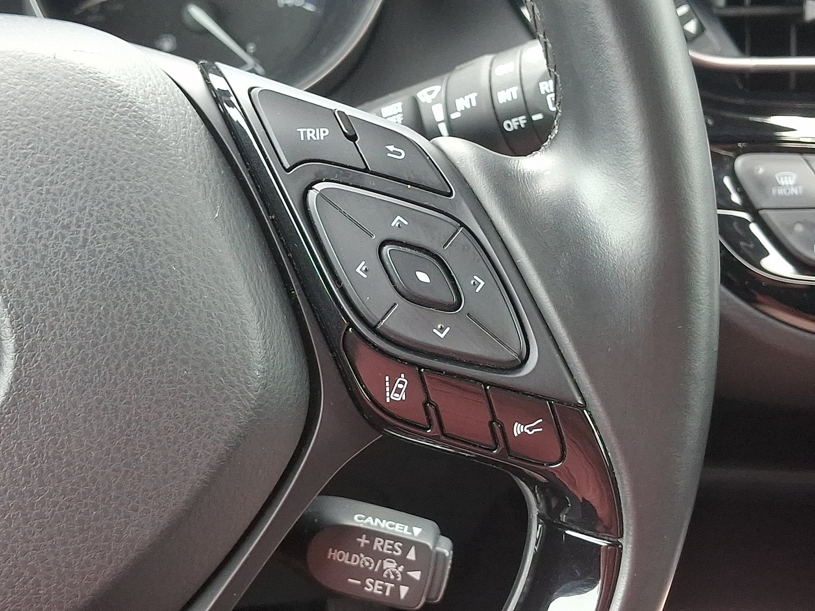 Used 2019 Toyota C-HR XLE FWD image 22