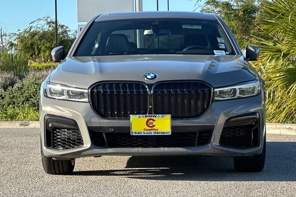 Used 2022 BMW 740i w/ M Sport Package image 8