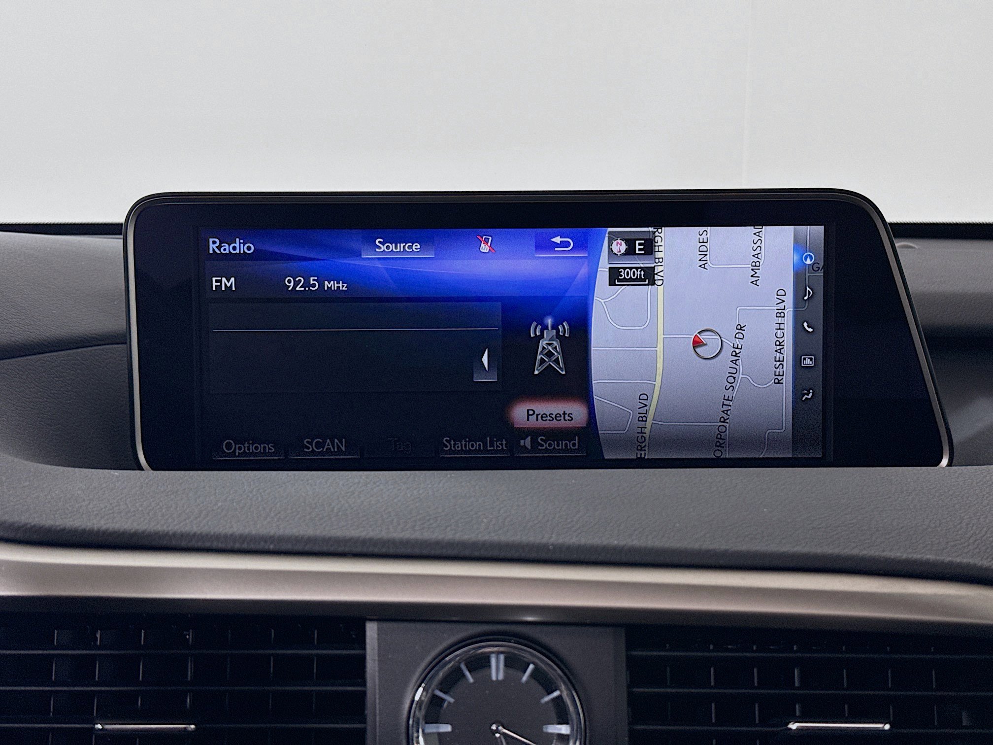 Used 2019 Lexus RX 350 AWD w/ Navigation Package image 15