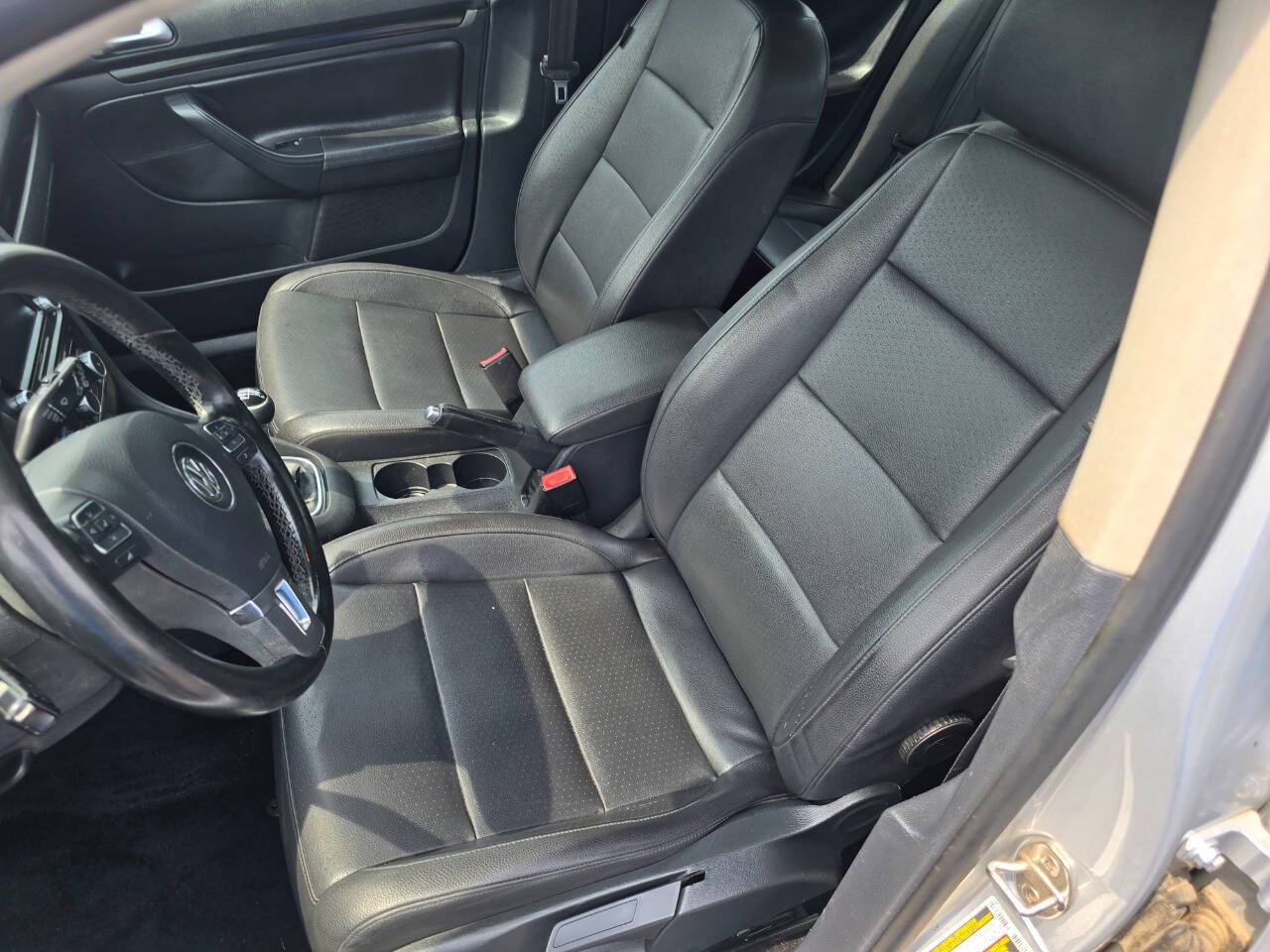 Used 2011 Volkswagen Jetta TDI FWD image 9