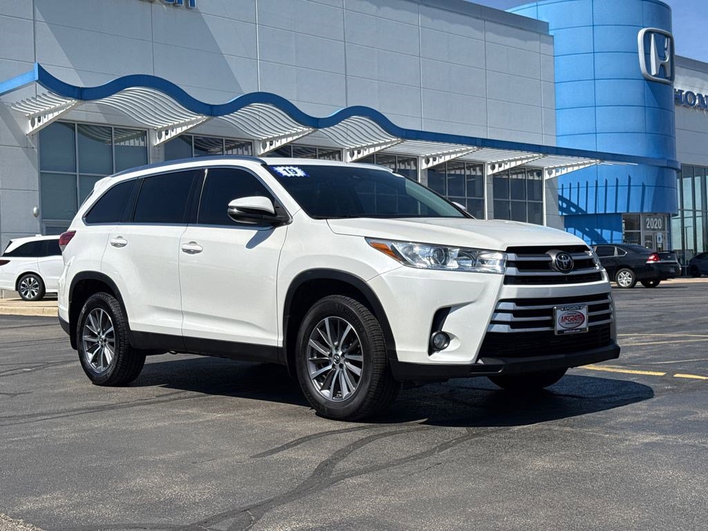 Used 2019 Toyota Highlander XLE image 3