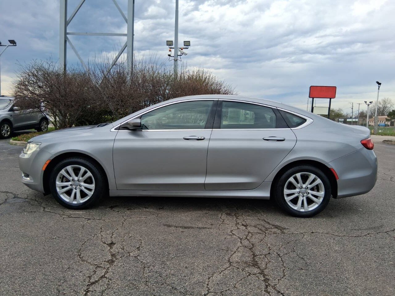 Used 2015 Chrysler 200 Limited FWD image 5
