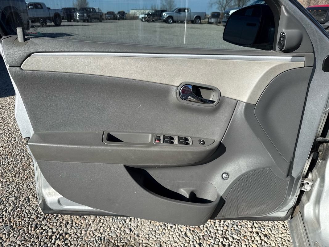 Used 2009 Chevrolet Malibu LS image 28