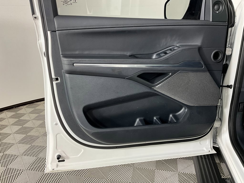 Used 2025 Lincoln Navigator Reserve w/ Jet Appearance Package image 18